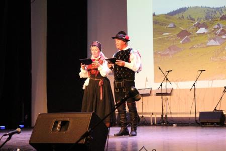 Ples in glasba izpod kamniških planin v izvedbi Folklorne skupine Kamnik in njihovih prijateljev  (7)